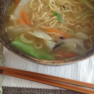 市販の豚骨ラーメン＋野菜(*^^*)☆